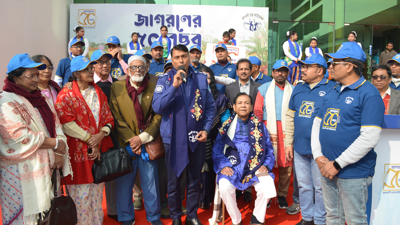 জাগরণী চক্র ফাউন্ডেশনের সূবর্ণজয়ন্তী ‘জাগরণের ৫০ বছর’ উৎসব উপলক্ষে প্রধান অতিথির বক্তব্য দেন যশোরের পুলিশ সুপার সৈয়দ রফিকুল ইসলাম ¦ ছবি: গ্রামের কাগজ