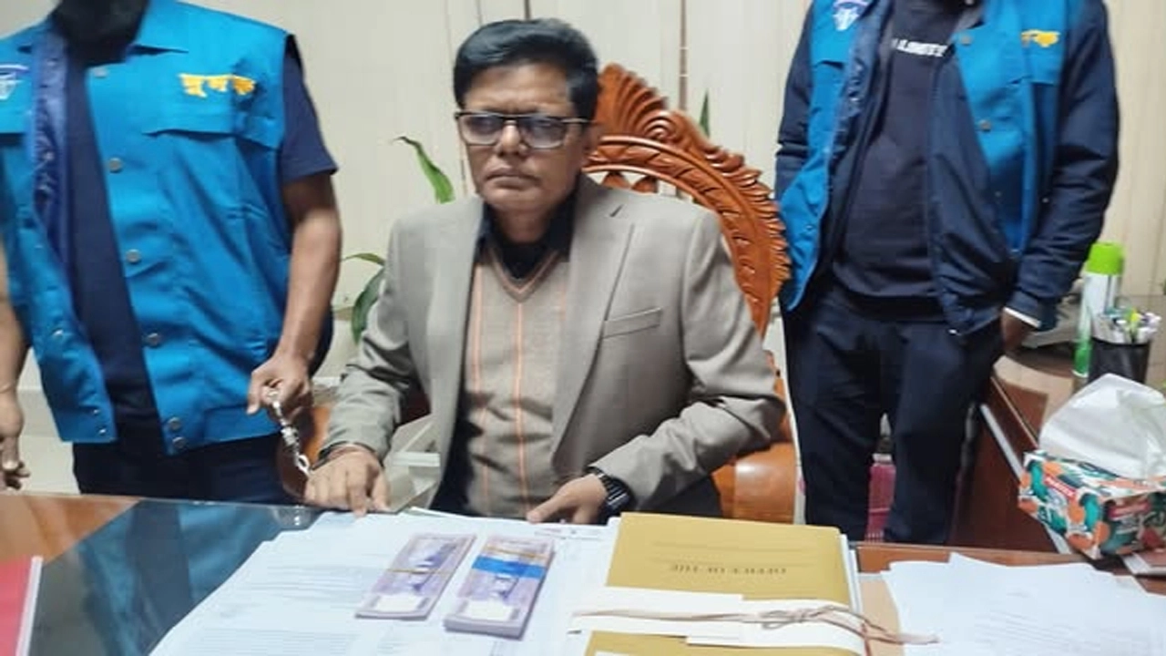 যশোরে ঘুষ কেলেঙ্কারিতে প্রাথমিক শিক্ষা কর্মকর্তা কারাগারে ¦ ছবি: গ্রামের কাগজ
