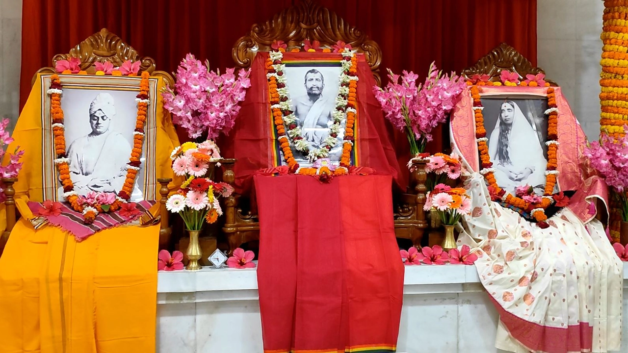 শান্তি ও সহিষ্ণুতার বার্তায় মুখর ছিল যশোর রামকৃষ্ণ আশ্রমে বিবেকানন্দ জয়ন্তী উৎসব ¦ ছবি: গ্রামের কাগজ