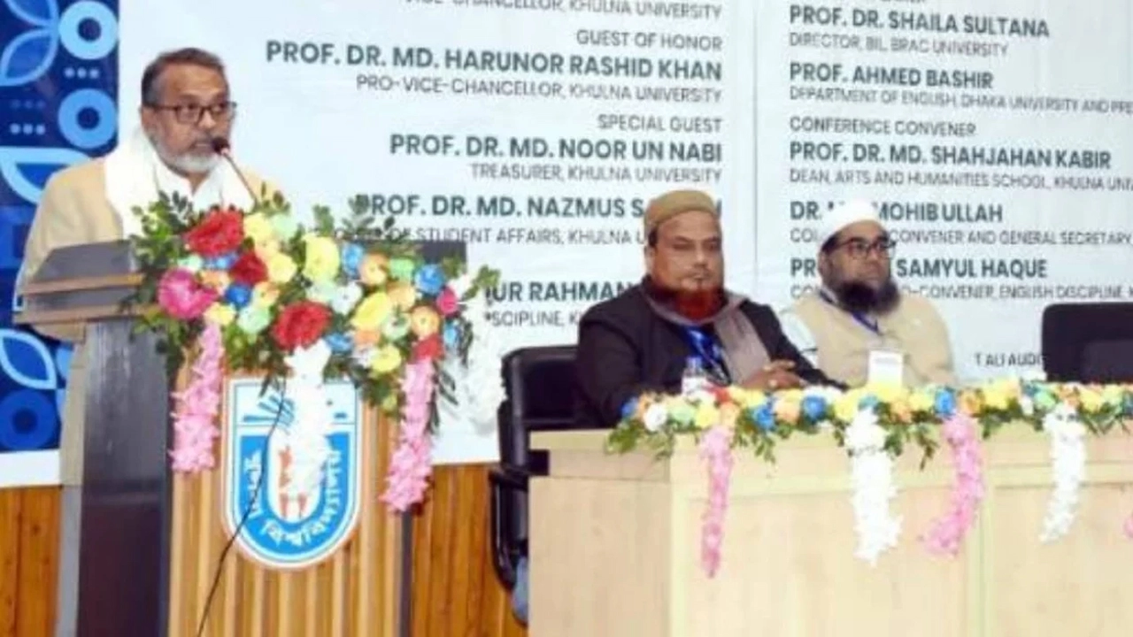 বর্তমান শিক্ষাব্যবস্থা দ্রুত পরিবর্তিত হচ্ছে : খুবি উপাচার্য