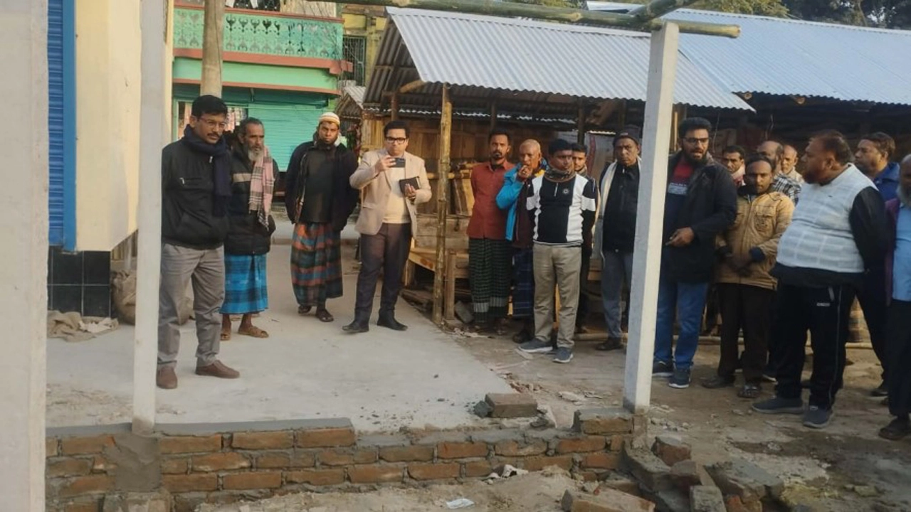 মণিরামপুরে দোকানঘর উচ্ছেদ করেছে উপজেলা প্রশাসন । ছবি-প্রতিনিধি