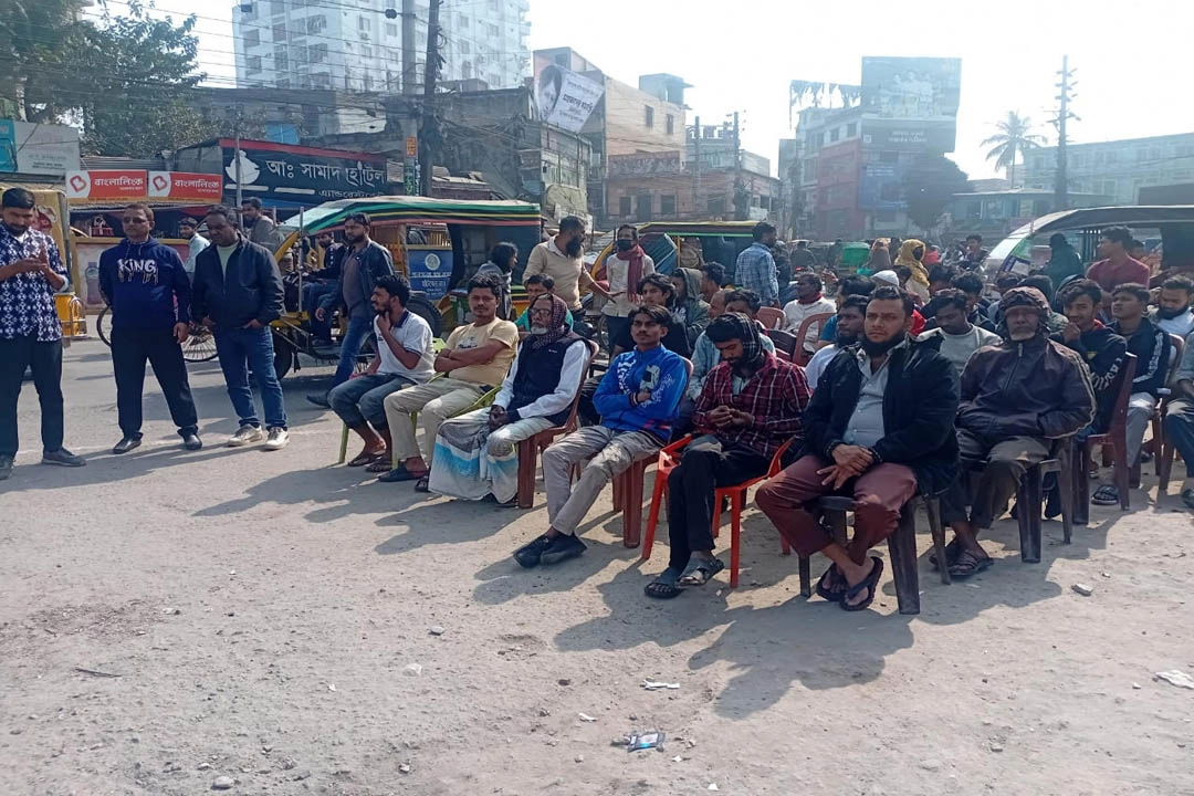 যশোরে শ্রমিক বিক্ষোভ সমাবেশ অনুষ্ঠিত। ছবি গ্রামের কাগজ
