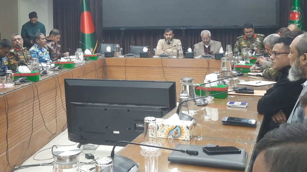 নির্বাচন ঘিরে আইনশৃঙ্খলা বাহিনীর সঙ্গে ইসির সমন্বয় সভা