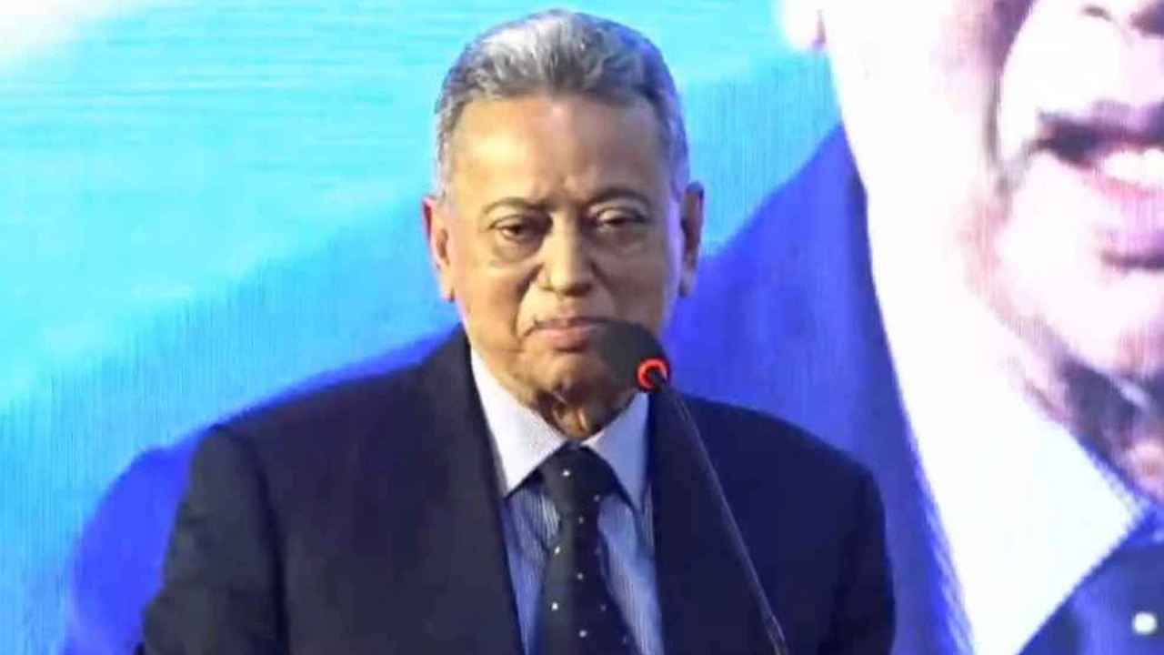 আমীর খসরু মাহমুদ চৌধুরী।