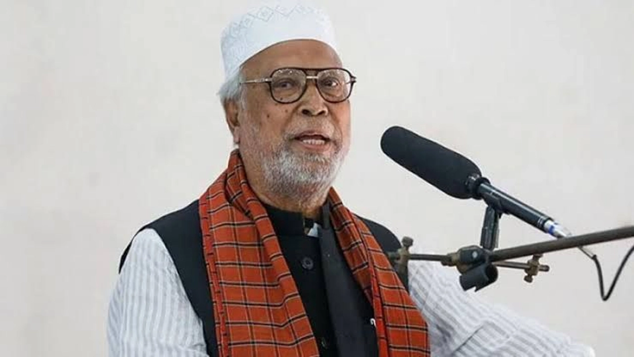 কৃষক শ্রমিক জনতা লীগের সভাপতি বঙ্গবীর কাদের সিদ্দিকী বীরোত্তম।