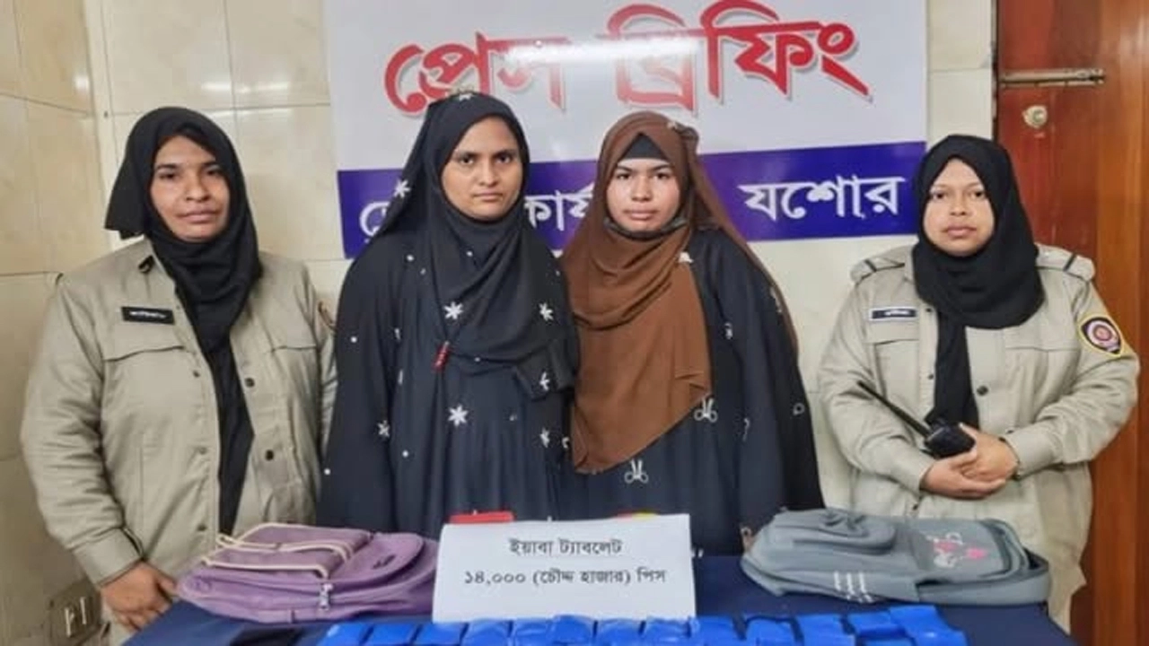 যশোরে ১৪ হাজার ইয়াবাসহ দুই রোহিঙ্গা আটক ¦ ছবি: গ্রামের কাগজ