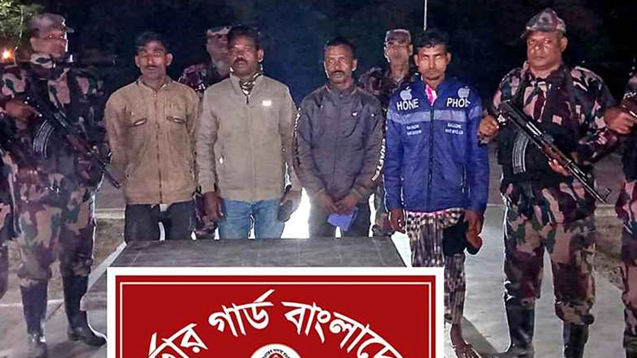 চাঁপাইনবাবগঞ্জ সীমান্তে অভিযান: মানব পাচারকারীসহ আটক ৪
