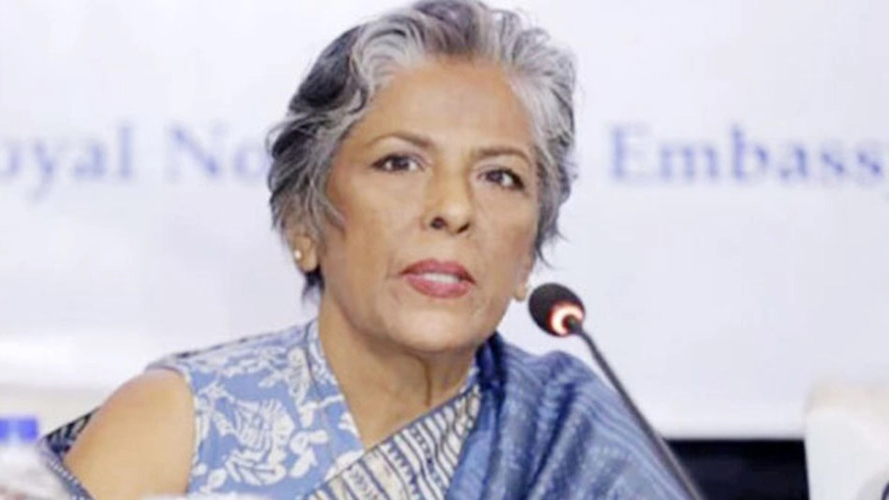 রাজধানীর ওসমানি স্মৃতি মিলনায়তনে আয়োজিত এক অনুষ্ঠানে উপদেষ্টা শারমীন এস মুরশিদ