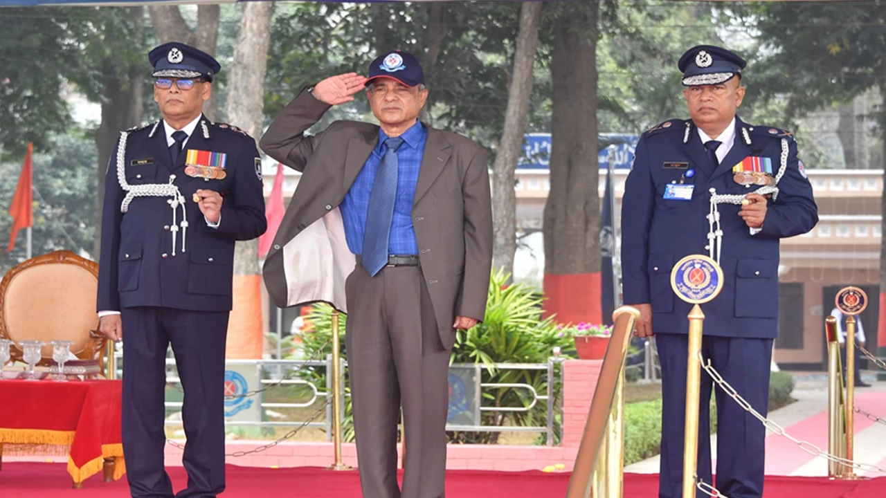সারদায় পুলিশ সুপারদের সমাপনী কুচকাওয়াজ অনুষ্ঠানে প্রধান অতিথির বক্তৃতায় স্বরাষ্ট্র উপদেষ্টা লেফটেন্যান্ট জেনারেল মো. জাহাঙ্গীর আলম চৌধুরী (অব.)