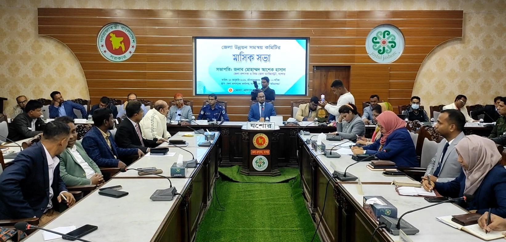 জেলা প্রশাসক মোহাম্মদ আশেক হাসান । ছবি-গ্রামের কাগজ
