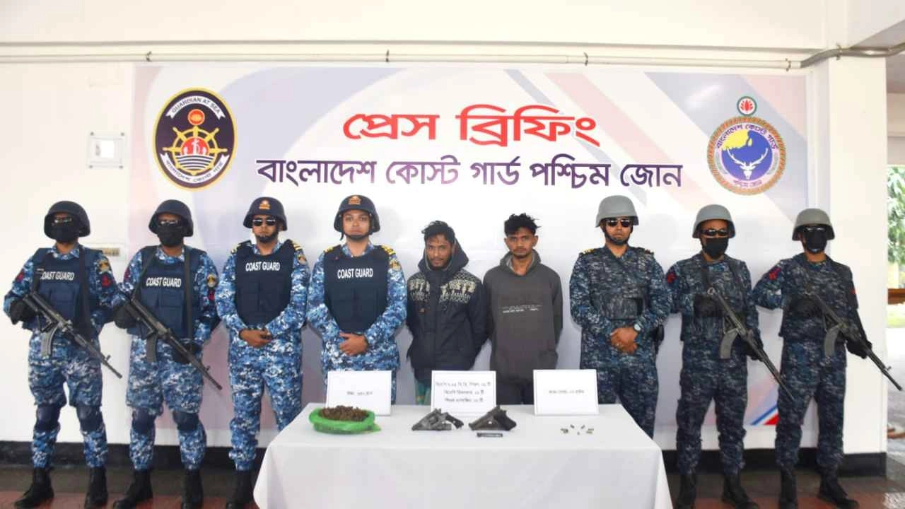 খুলনায় বিদেশি অস্ত্র ও মাদকসহ দুই সন্ত্রাসী গ্রেফতার
