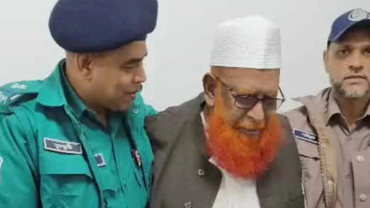আত্মসমর্পণ করলেন মৃত্যুদণ্ডপ্রাপ্ত যুদ্ধাপরাধী আবুল কালাম আজাদ