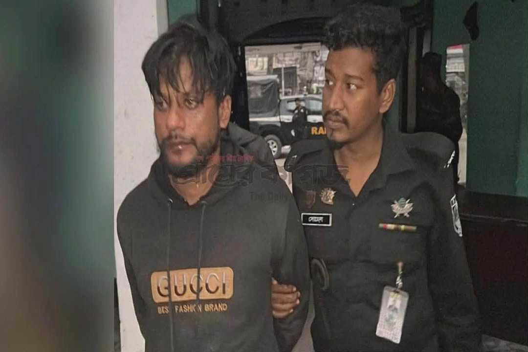 যশোরে যাবজ্জীবন সাজাপ্রাপ্ত আসামি দাউদ ইব্রাহিম গ্রেপ্তার। ছবি: গ্রামের কাগজ