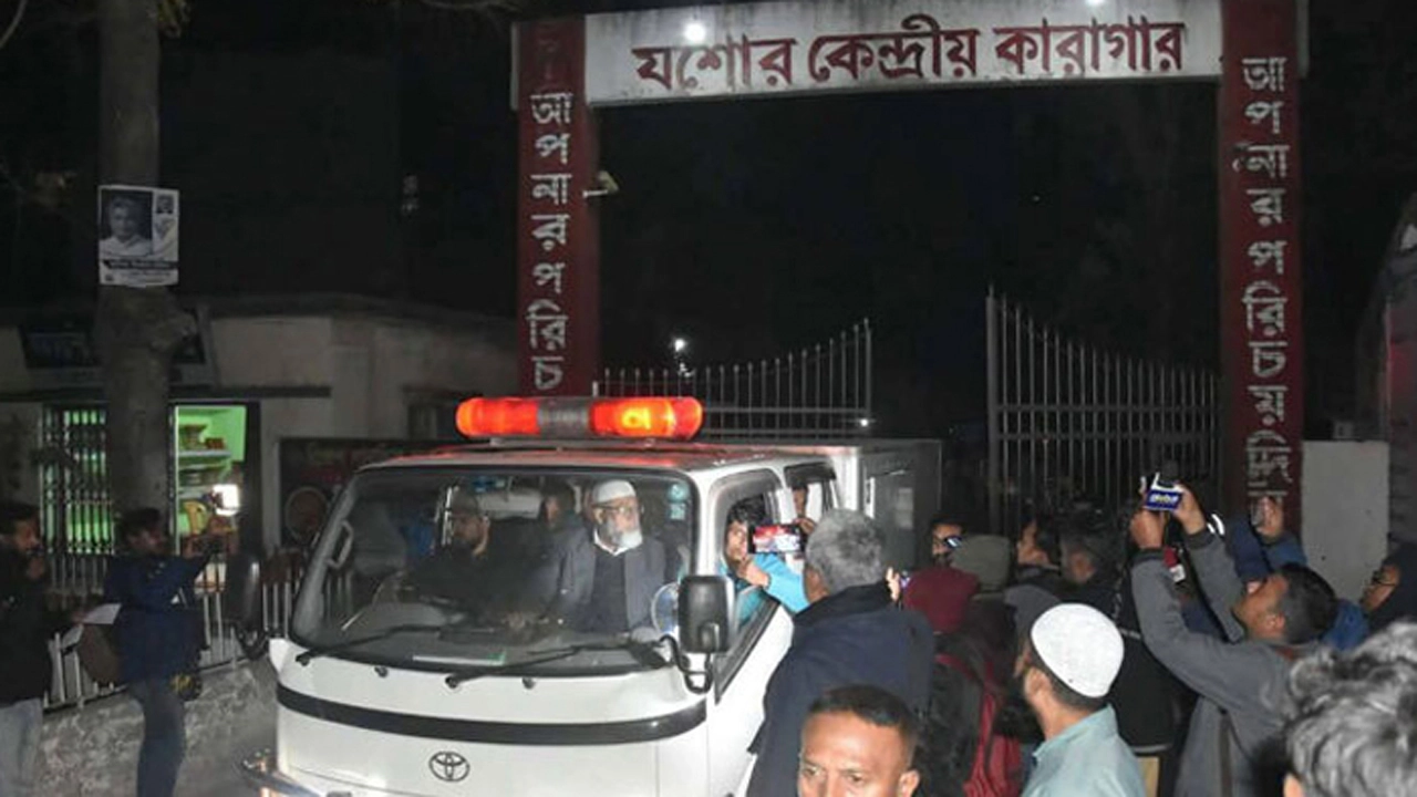মৃত স্ত্রী সন্তানকে জেল গেটে শেষ বিদায়