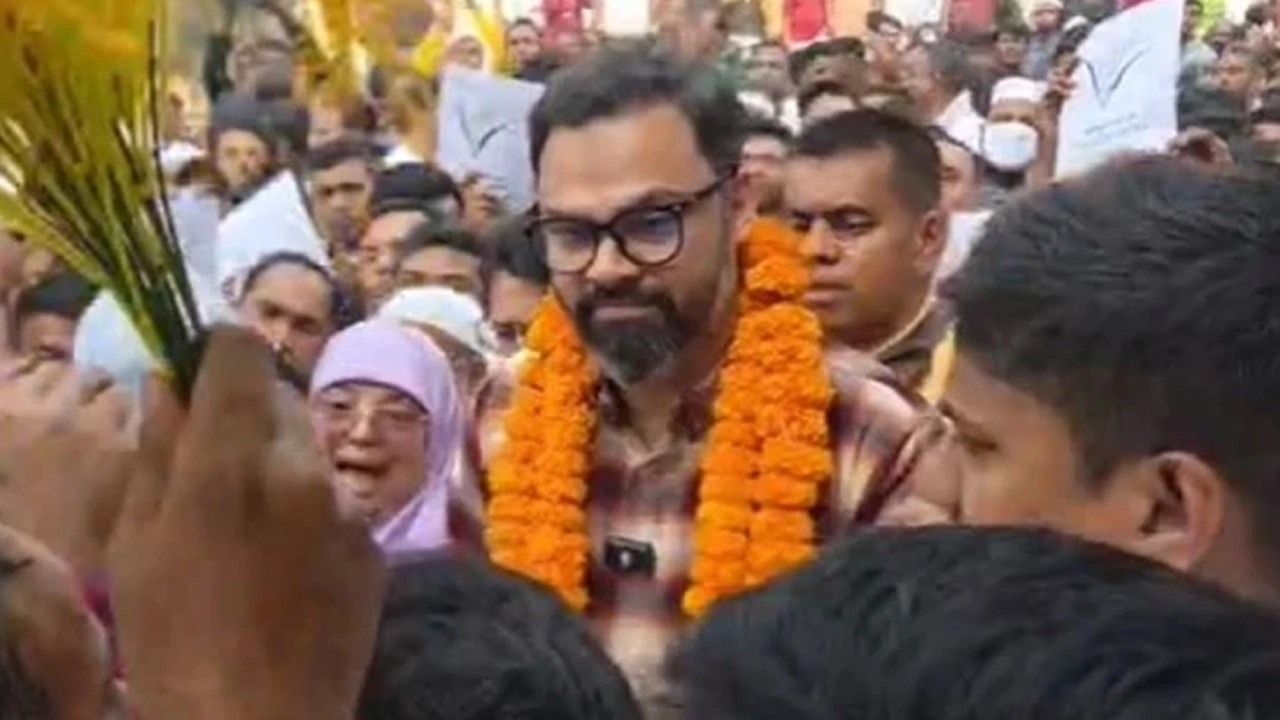 যশোরে স্ত্রী-সন্তান আত্মহত্যার ঘটনায় কারাবন্দী ছাত্রলীগ কর্মীর প্যারোলে মুক্তি না দেওয়ায় ক্ষোভ প্রকাশ করেছেন আমিনুল হক ¦ ছবি: ভিডিও থেকে নেওয়া