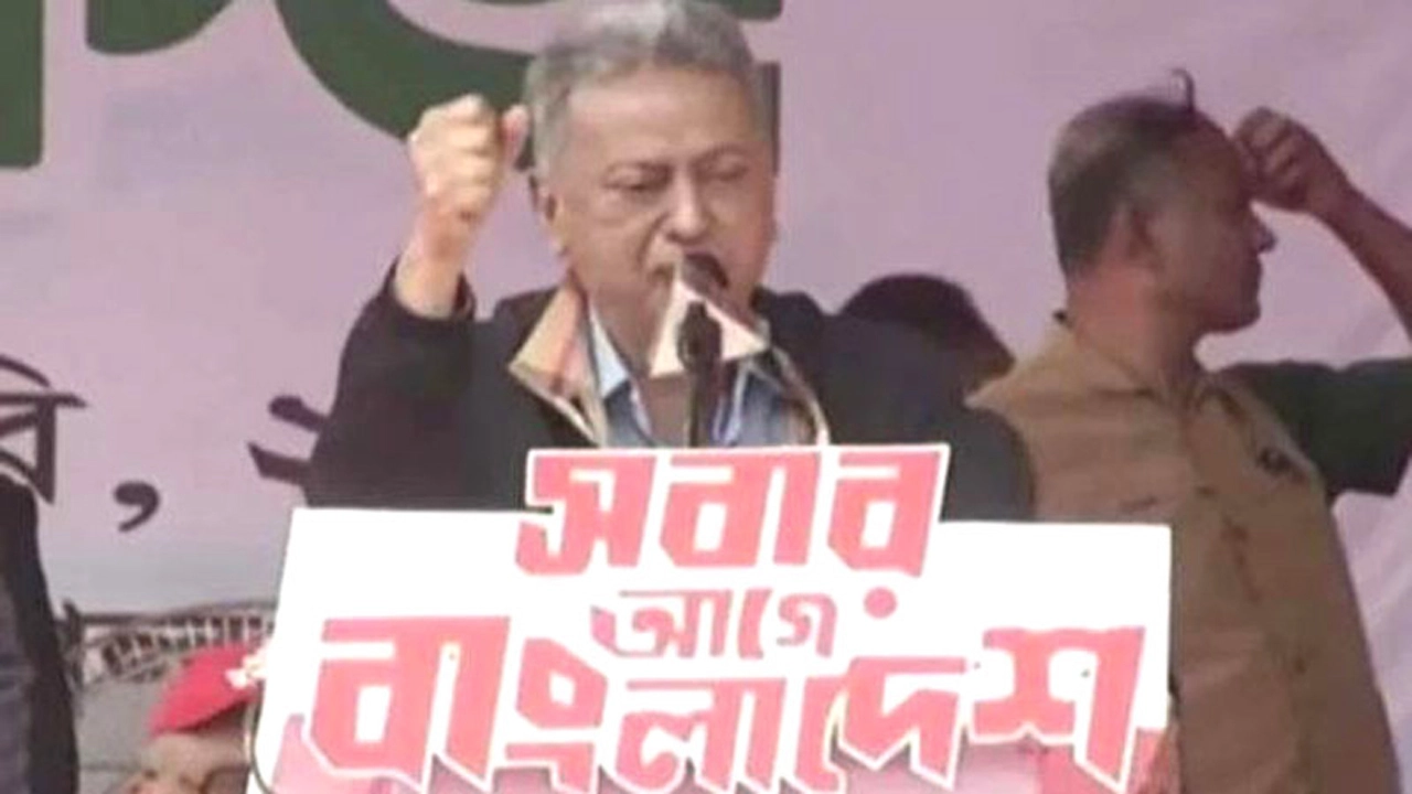 চট্টগ্রাম নগরীর ঐতিহাসিক পলোগ্রাউন্ড মাঠে অনুষ্ঠিত বিএনপির বিভাগীয় সমাবেশে বিএনপির স্থায়ী কমিটির সদস্য আমীর খসরু মাহমুদ চৌধুরী