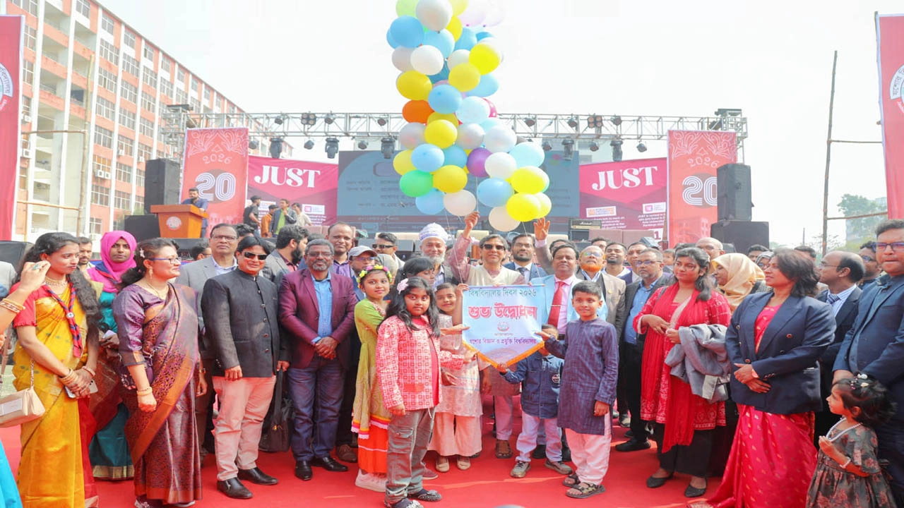 যশোর বিজ্ঞান ও প্রযুক্তি বিশ্ববিদ্যালয় দিবস উপলক্ষে বর্ণাঢ্য আয়োজনের উদ্বোধন করেন উপাচার্য  | ছবি : গ্রামের কাগজ