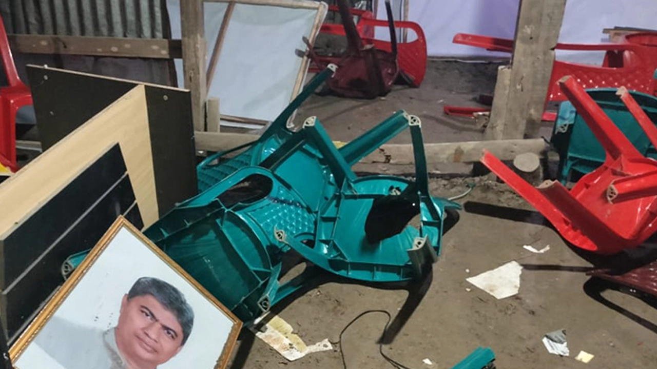 পটুয়াখালী-৩: নুরের নির্বাচনী কার্যালয়ে ভাঙচুর