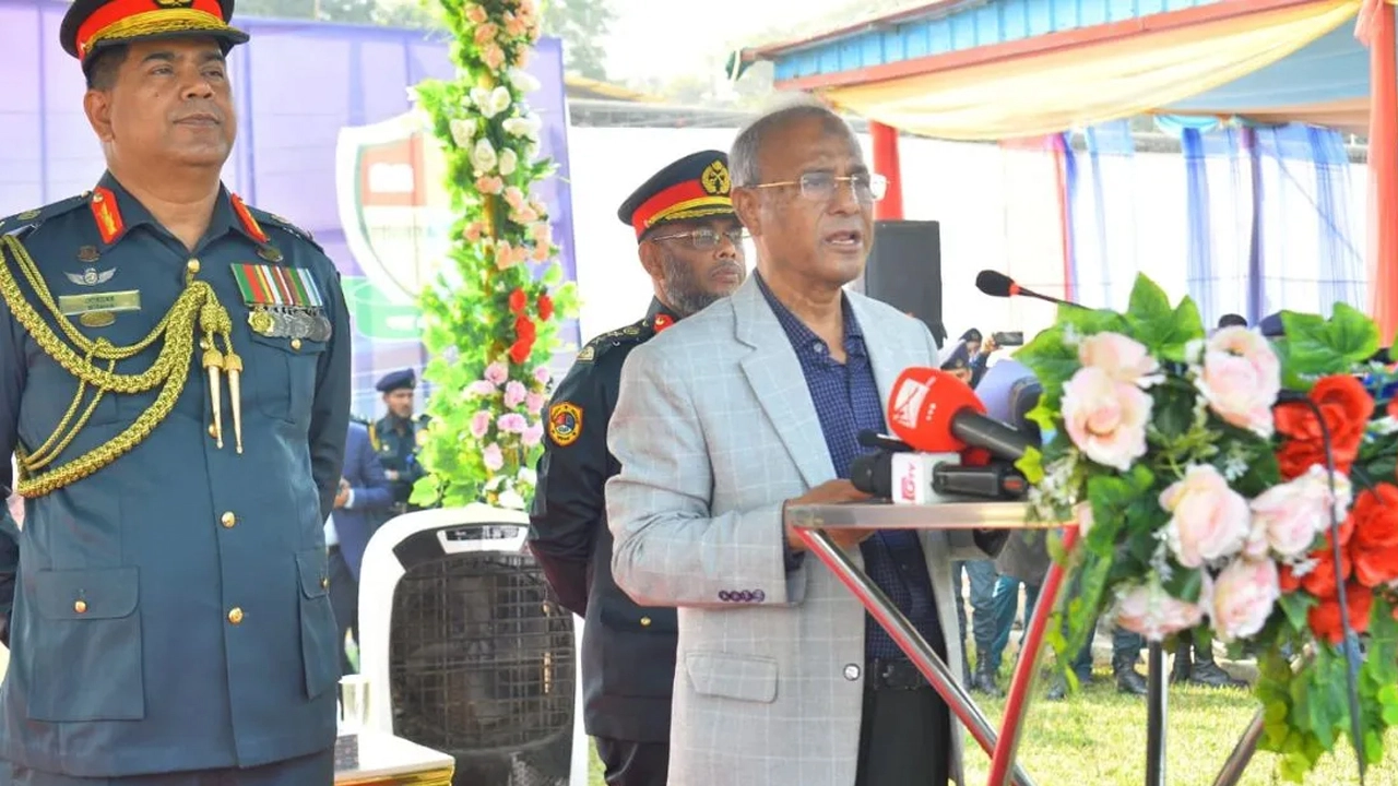 স্বরাষ্ট্র উপদেষ্টা লেফটেন্যান্ট জেনারেল মো. জাহাঙ্গীর আলম চৌধুরী (অব.)।