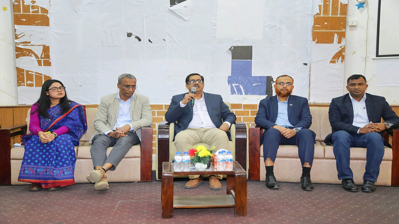 শিক্ষকদের গুণগত ও পেশাগত মানোন্নয়নে যবিপ্রবিতে কর্মশালা অনুষ্ঠিত । ছবি প্রতিনিধি