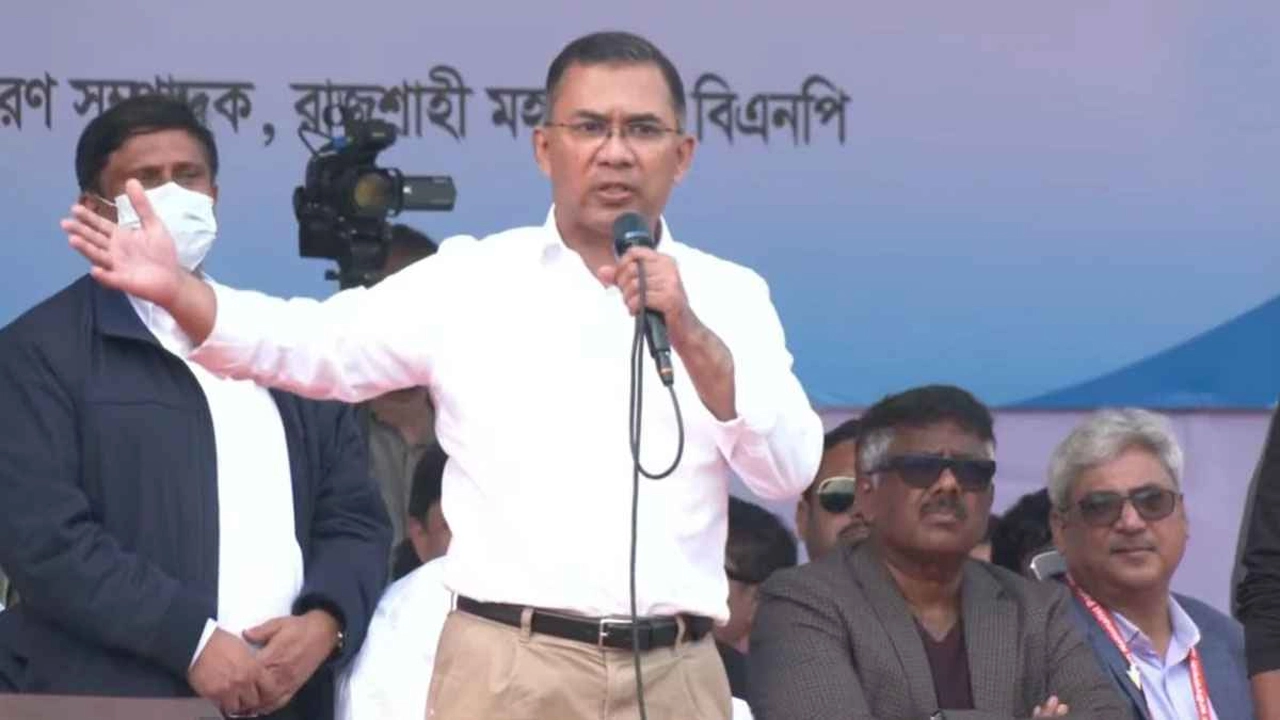 রাজশাহীর ঐতিহাসিক মাদরাসা মাঠে আয়োজিত এক নির্বাচনী জনসভায় প্রধান অতিথির বক্তব্য দেন তারেক রহমান।
