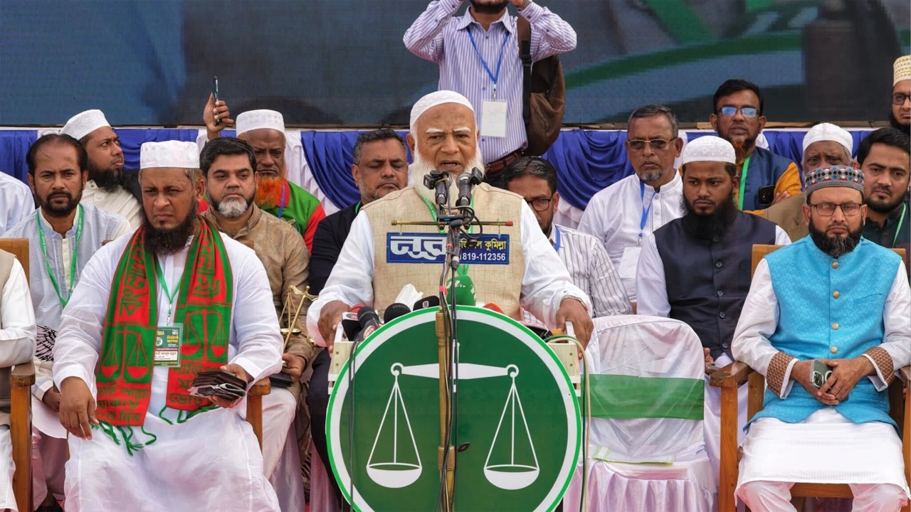 এবার পেছনে নয়, সামনে এগোব