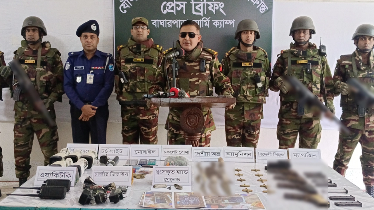 সেনাবাহিনীর প্রেস কনফারেন্স