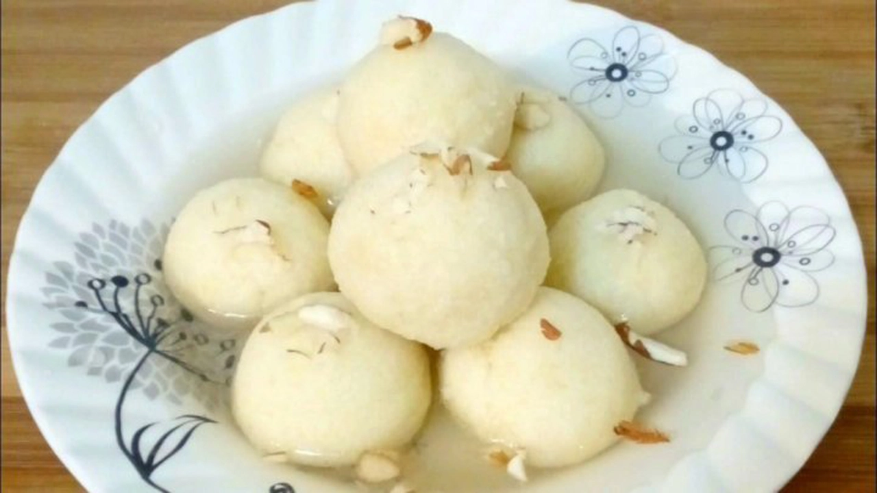 মজাদার সুজির রসগোল্লা। ছবি: সংগৃহীত