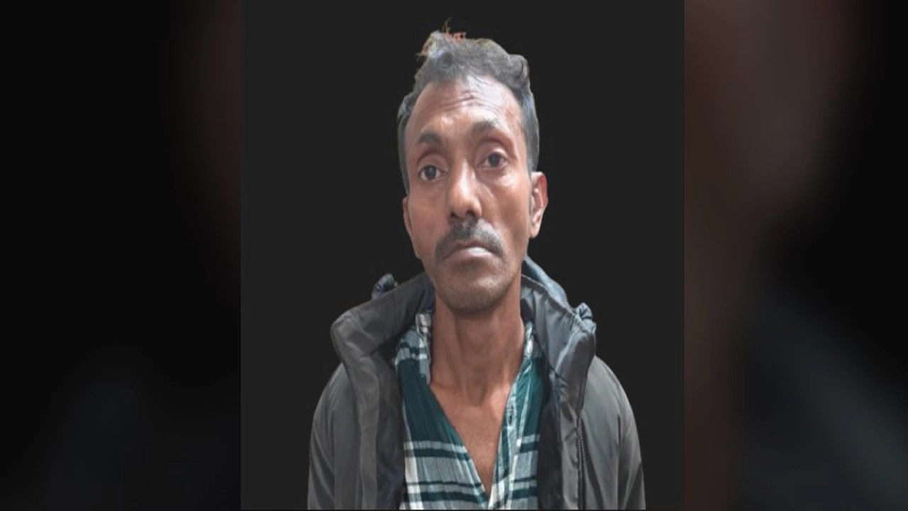 তারেক রহমানের জনসভায় মোবাইল চুরি করতে গিয়ে যুবক আটক । ছবি গ্রামের কাগজ