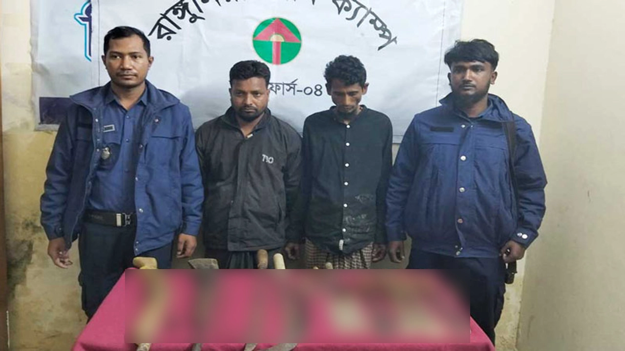 রাঙ্গুনিয়ায় যৌথবাহিনীর অভিযানে অ-স্ত্রসহ আটক ২