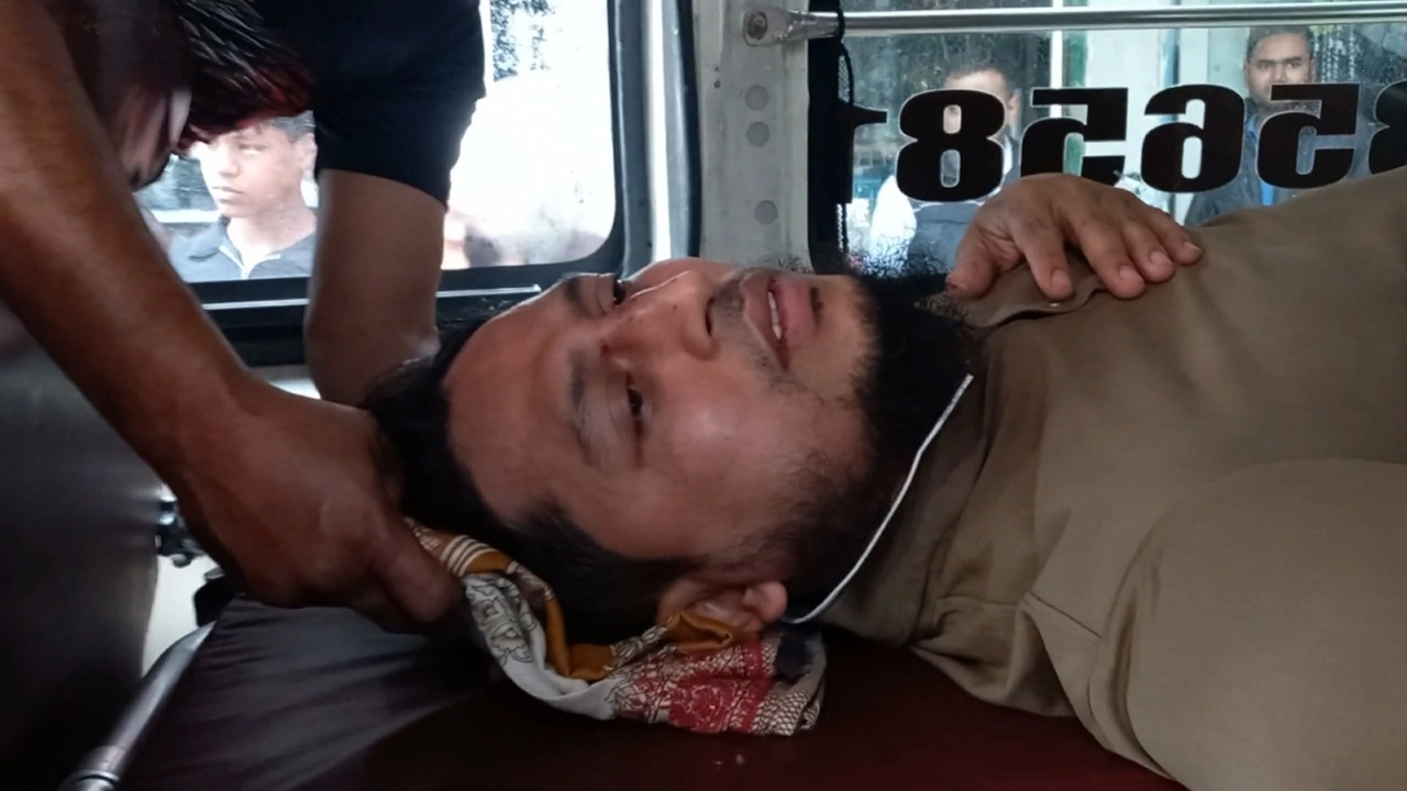 বিএনপি ও স্বতন্ত্র প্রার্থীর গণসংযোগে সং-ঘ-র্ষ, হা-তু-ড়ি পেটায় আহত ১০ ¦ ছবি: প্রতিনিধি