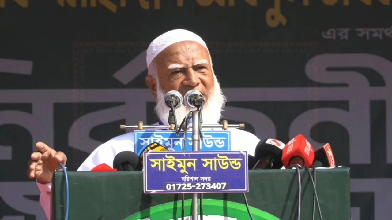 বরিশালের মেহেন্দিগঞ্জে জামায়াতে ইসলামীর নির্বাচনী জনসভায় প্রধান অতিথির বক্তব্য রাখছেন বাংলাদেশ জামায়াতে ইসলামীর আমির ডা. শফিকুর রহমান।