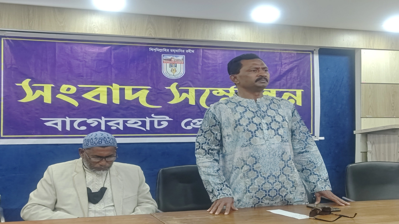 বাগেরহাটের স্বতন্ত্র প্রার্থী এম এ এইচ সেলিমের পক্ষে সংবাদ সম্মেলন করেছেন তাঁর নির্বাচনী প্রধান সমন্বয়কারী মাহবুর রহমান টুটুল। ছবি: প্রতিনিধি