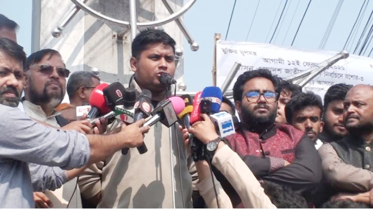 যশোরের ভৈরব চত্বরে অনুষ্ঠিত ১১ দলীয় ঐক্যজোটের নির্বাচনী পথসভায় হাসনাত আব্দুল্লাহ