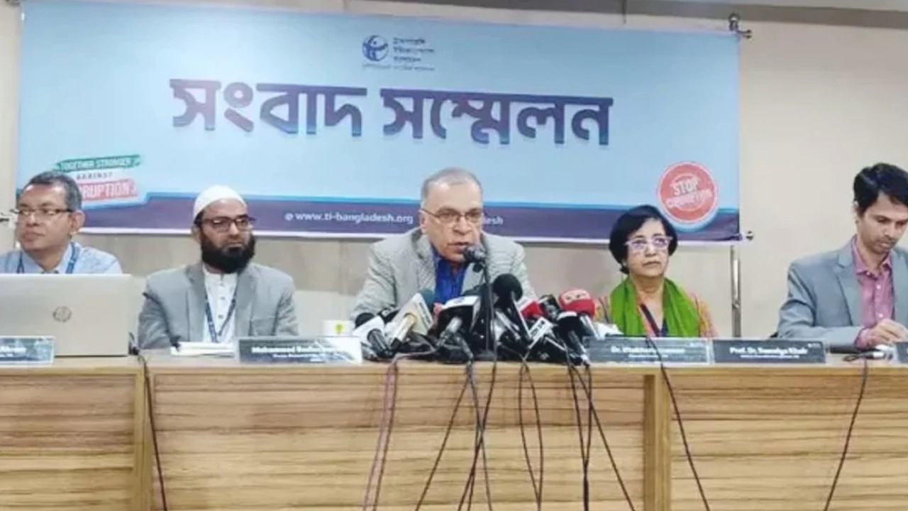গণভোটে ইসির ভূমিকা নিয়ে প্রশ্ন : দুর্বলতা তুলে ধরল টিআইবি