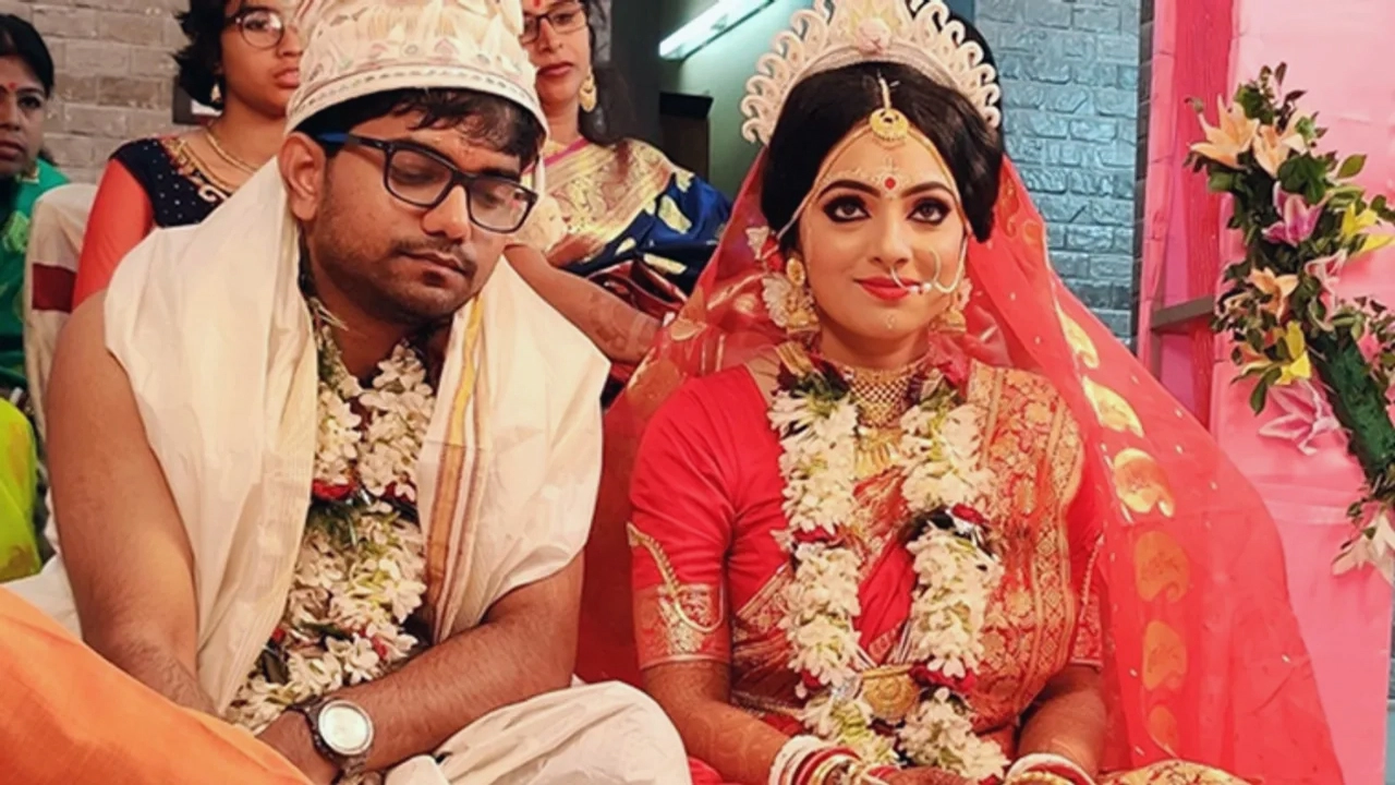সমুদ্র সৈকতে বাগদান সারলেন তানিয়া