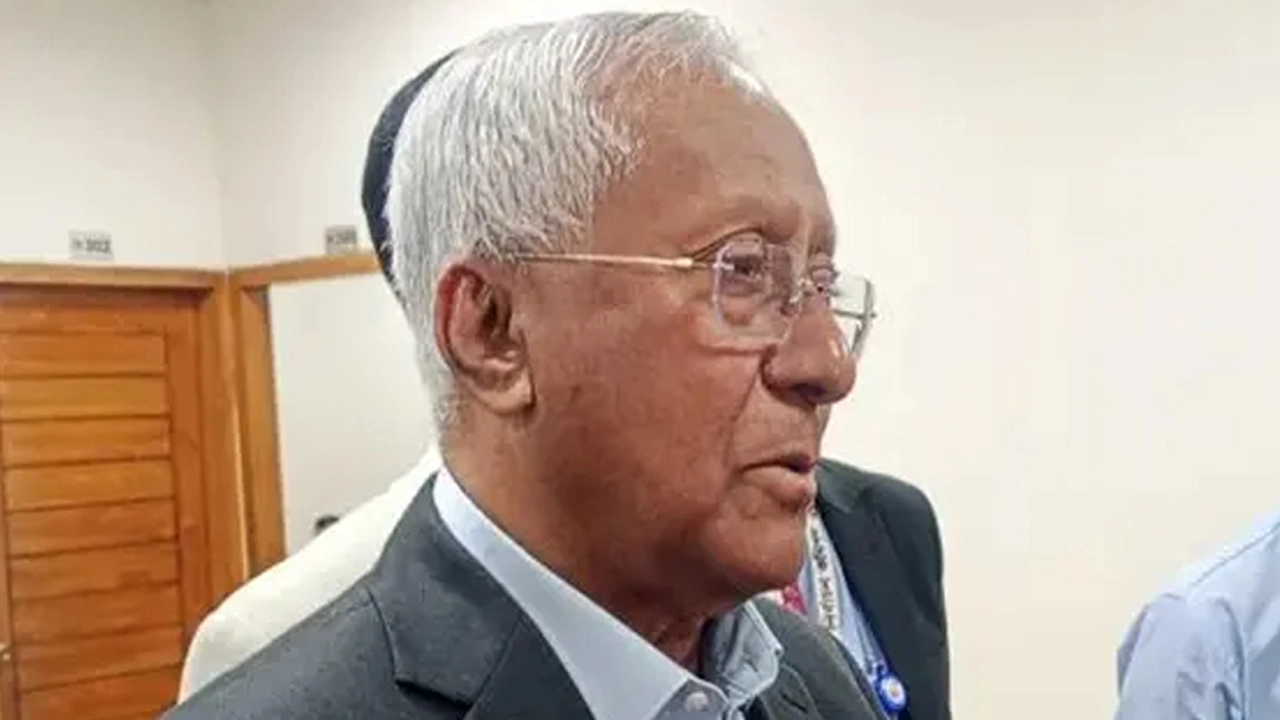 ইসি সচিবালয়ের সিনিয়র সচিব আখতার আহমেদ।