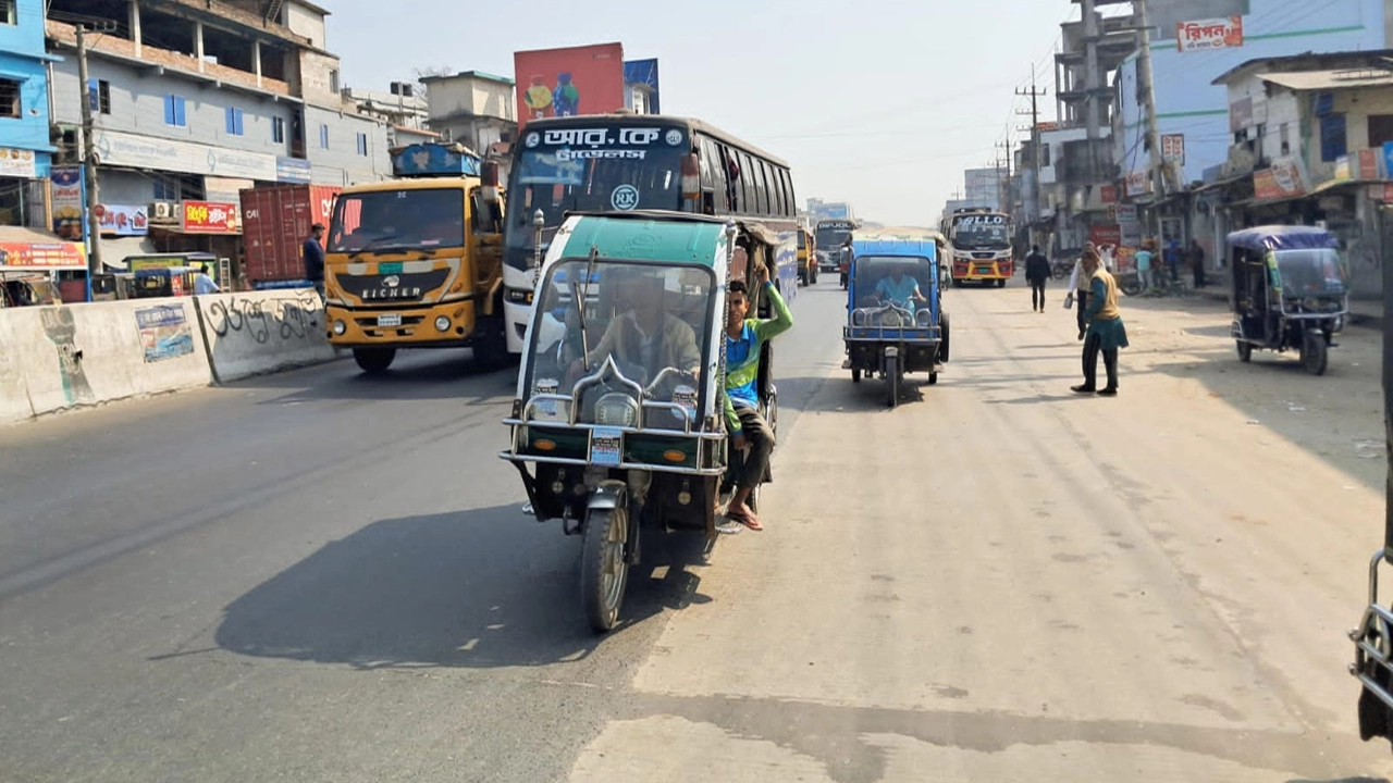 ঢাকা-বগুড়া মহাসড়কে যানজটের চিত্র