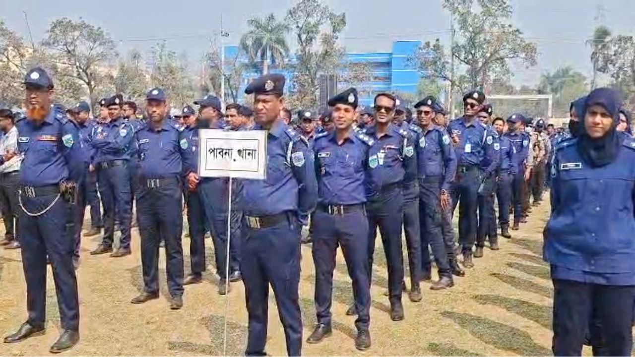 পাবনা কেন্দ্রগুলোতে যাচ্ছে নির্বাচনী সরঞ্জাম: ঝুঁকিপূর্ন কেন্দ্রে অতিরিক্ত নিরাপত্তা
