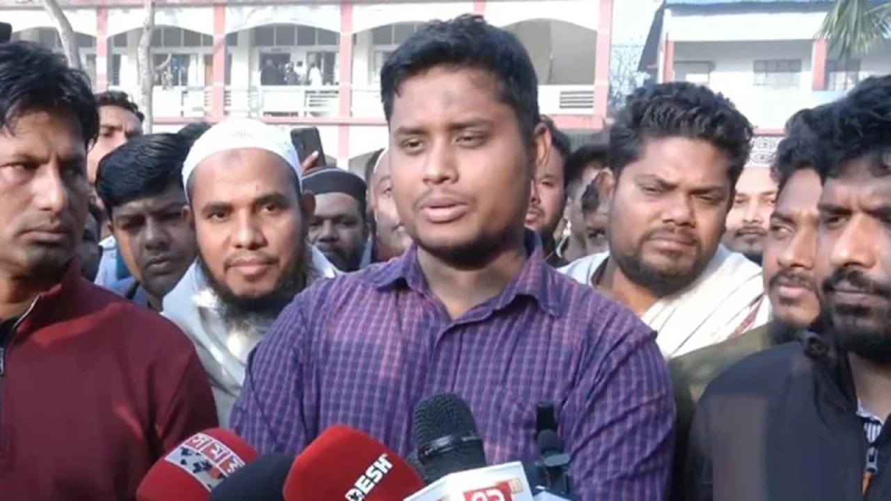 কুমিল্লা-৪ (দেবীদ্বার) আসনের জামায়াতে ইসলামীর নেতৃত্বাধীন ১১ দলীয় জোটের প্রার্থী হাসনাত আবদুল্লাহ।
