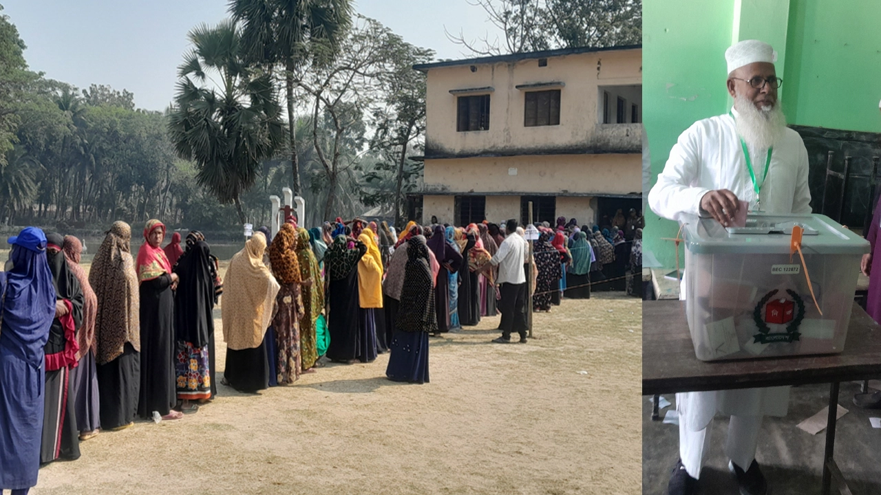 নারায়নপুর সরকারি প্রাথমিক বিদ্যালয় ভোটকেন্দ্রে ভোট প্রদান করছেন জামায়াতের প্রার্থী অধ্যাপক মোক্তার আলী।