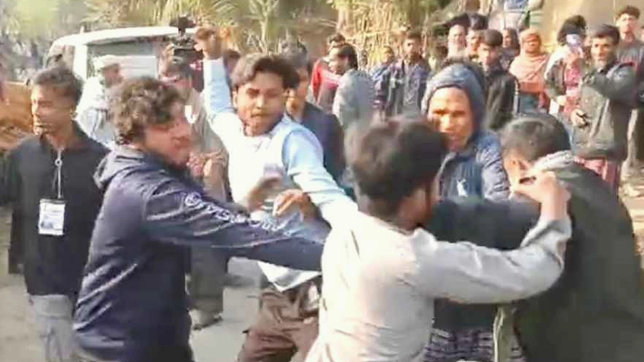 ভোটকেন্দ্রে সংঘর্ষ ও উত্তেজনা