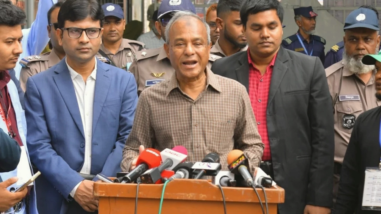 স্বরাষ্ট্র উপদেষ্টা লেফটেন্যান্ট জেনারেল (অব.) জাহাঙ্গীর আলম চৌধুরী।