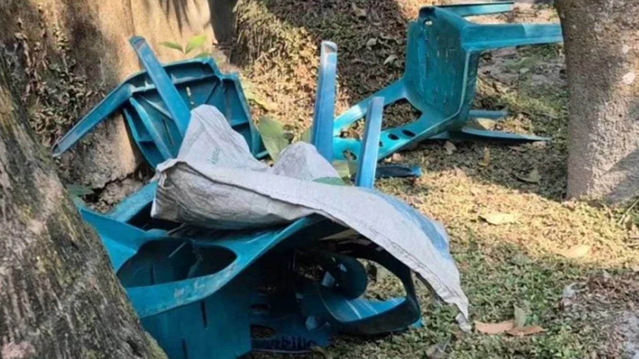 বগুড়ায় নির্বাচনী বুথ ভাঙচুর