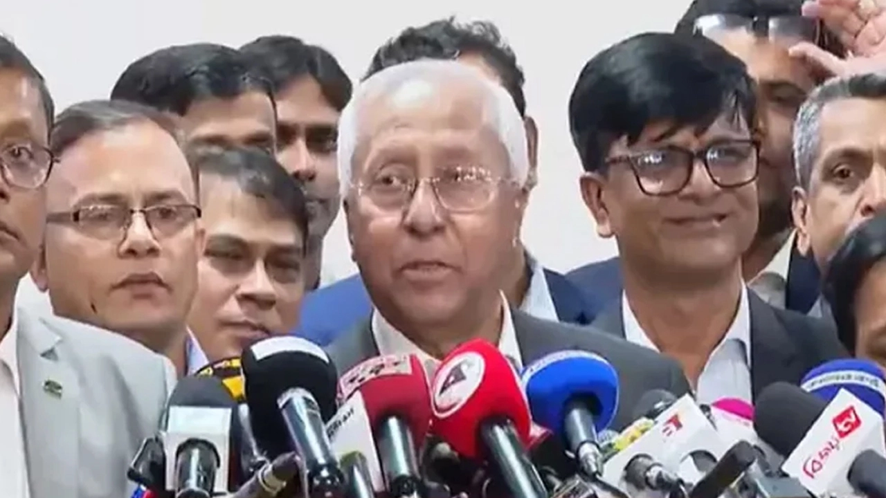 নির্বাচন কমিশন-এর সিনিয়র সচিব আখতার আহমেদ।