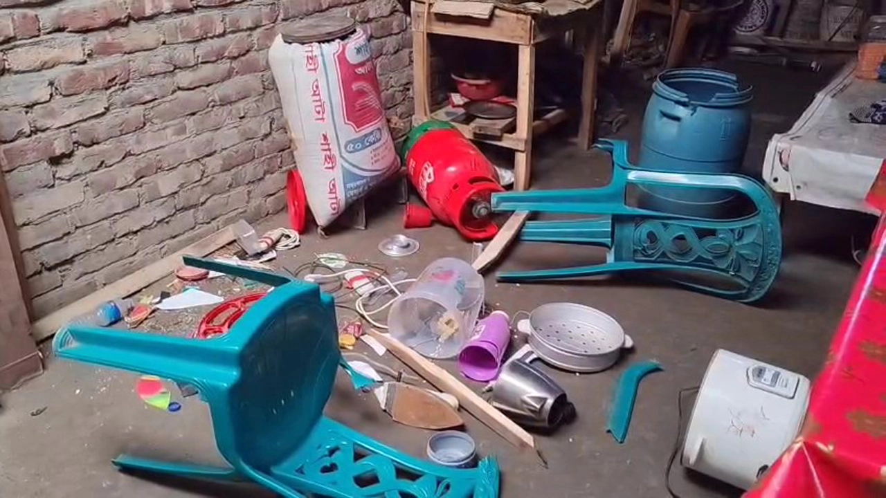 ঝালকাঠিতে বিএনপি–জামায়াত সংঘর্ষ : বাড়ি-দোকান ভাঙচুর