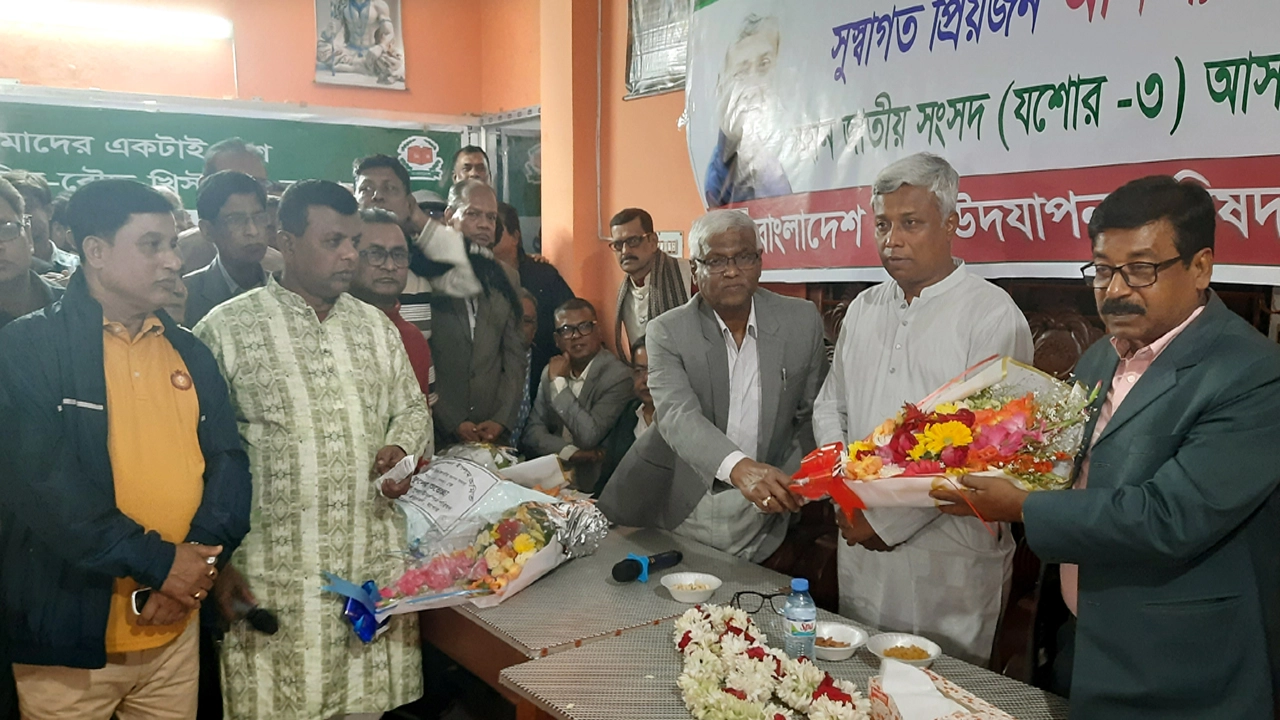 পূজা উদযাপন পরিষদের নেতৃবৃন্দের সাথে নির্বাচন পরবর্তী মতবিনিময় ও সংবর্ধনা সভায় অনিন্দ্য ইসলাম অমিত।
