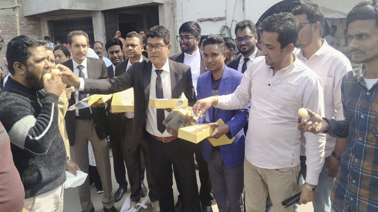 অমিত প্রতিমন্ত্রী হওয়ায় যশোরে আইনজীবী ফোরামের মিষ্টিমুখ