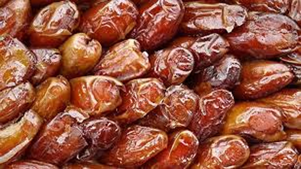 ইফতারে খেজুর খাবেন কেন