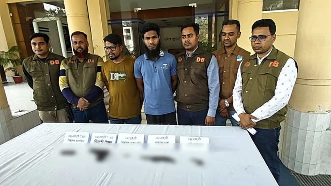 মনিরামপুরে রানা প্রতাপ হত্যা মামলায় শুটার হৃদয়সহ দুইজন আটক, অস্ত্র-গুলি উদ্ধার
